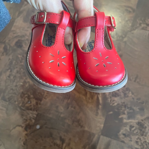 Footmates red Mary Jane’s 5.5 wide toddler - Picture 4 of 6